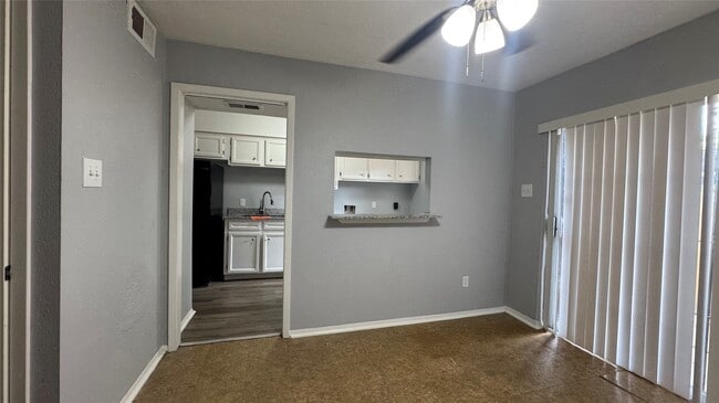 Building Photo - 7925 Grove Ridge Dr