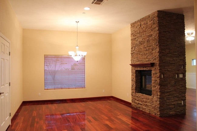 Building Photo - 5584 Hawley Ct