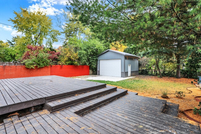 Building Photo - 233 W Westfield Blvd