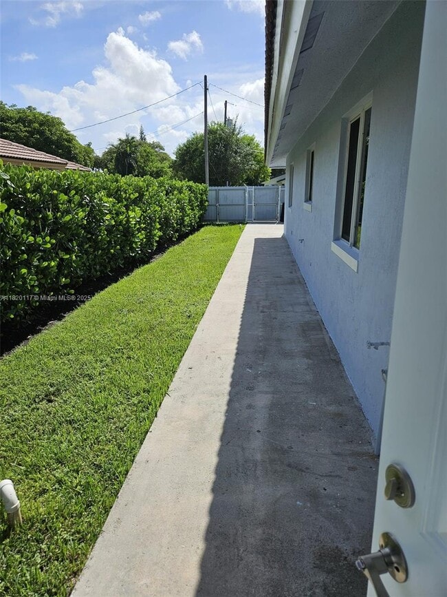 Building Photo - 20137 SW 88th Ct