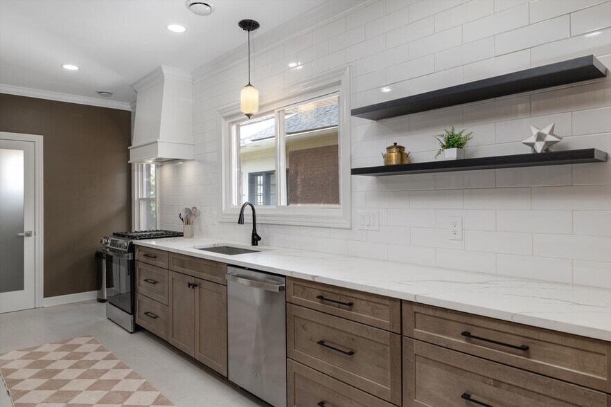 Building Photo - 1458 Virginia Park St