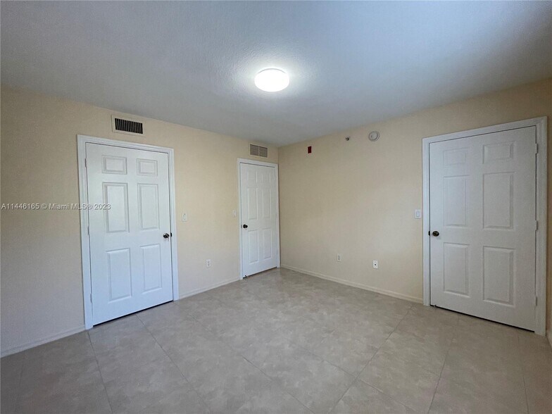 Building Photo - 6760 Heritage Grande