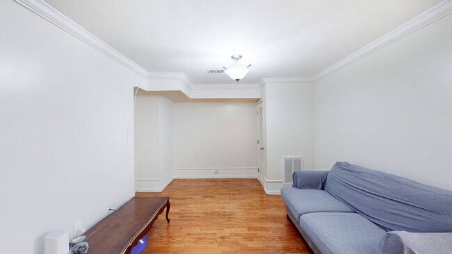 Building Photo - Check out this 3 bed in the South End