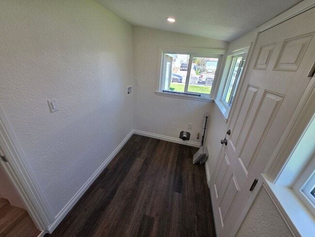 Building Photo - LOOKS JUST LIKE NEW