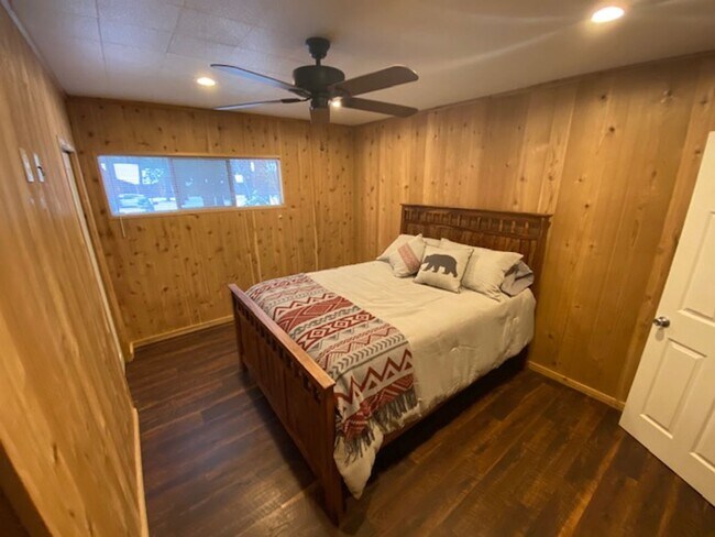 Building Photo - Lovely 3BD furnished home avail. for a Sea...