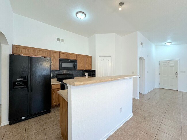 Building Photo - Northeast El Paso 3 Bed Refrig A/C