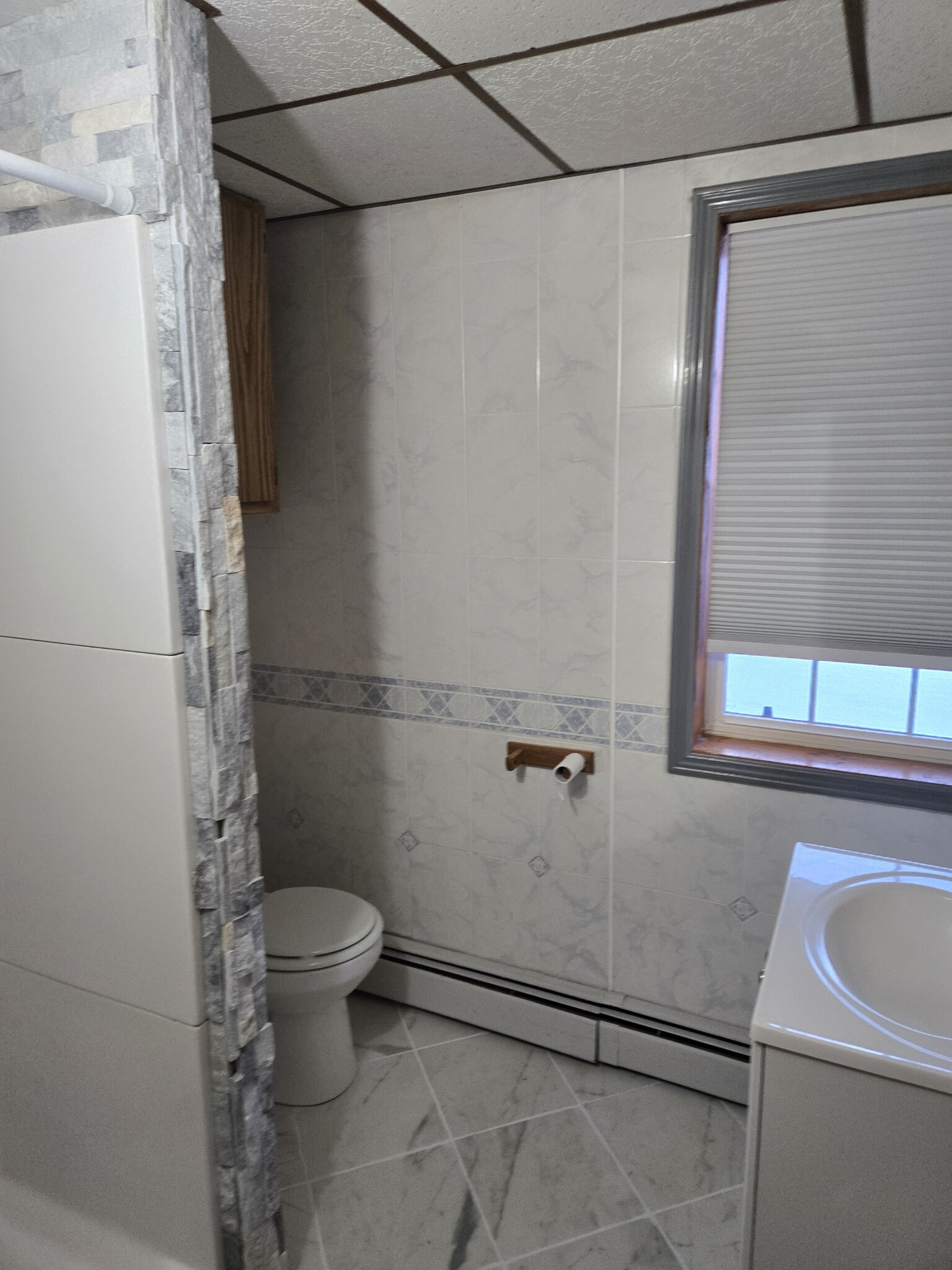 Building Photo - 160 Birch St