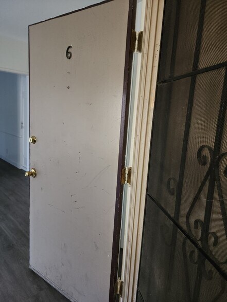 Primary Photo - 4767 San Vicente Blvd