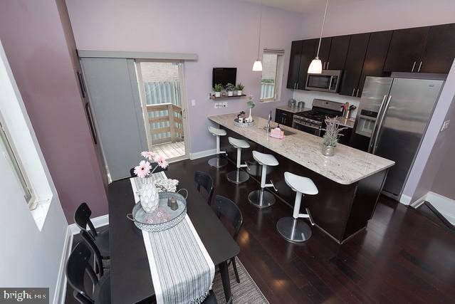 Building Photo - 1357 N Mascher St