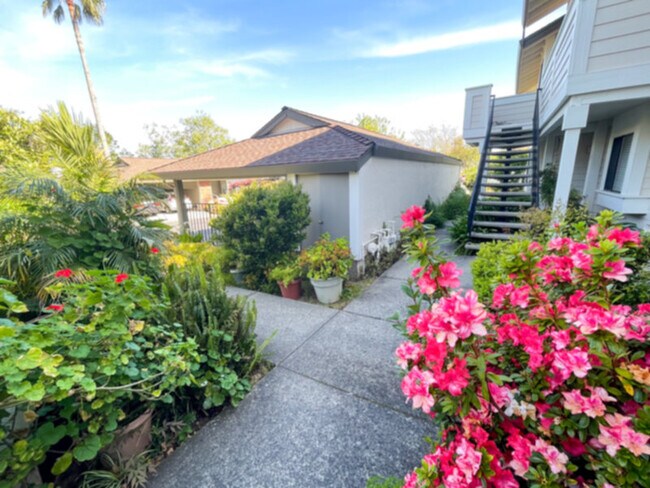 Building Photo - NEW LISTING!!! 2br/2ba CONDO in Quiet Complex w/ Pool, Parking, Laundry, Storage, Hiking