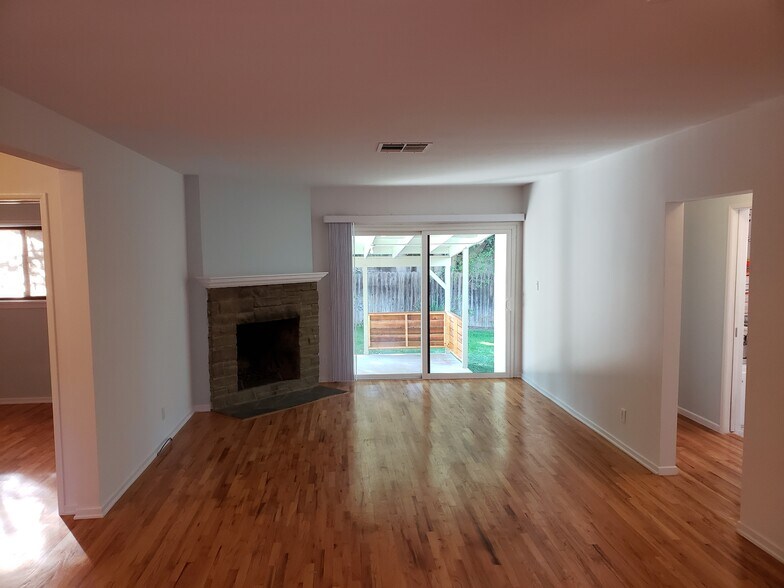 Building Photo - 5059 Serrania Ave