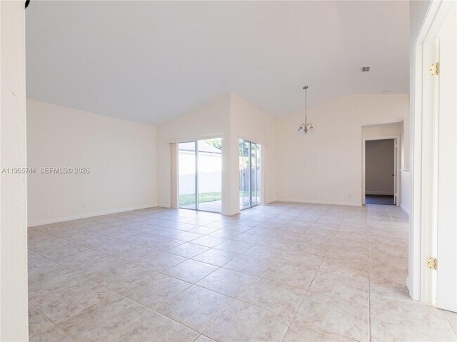 Building Photo - 200 W Riverbend Dr