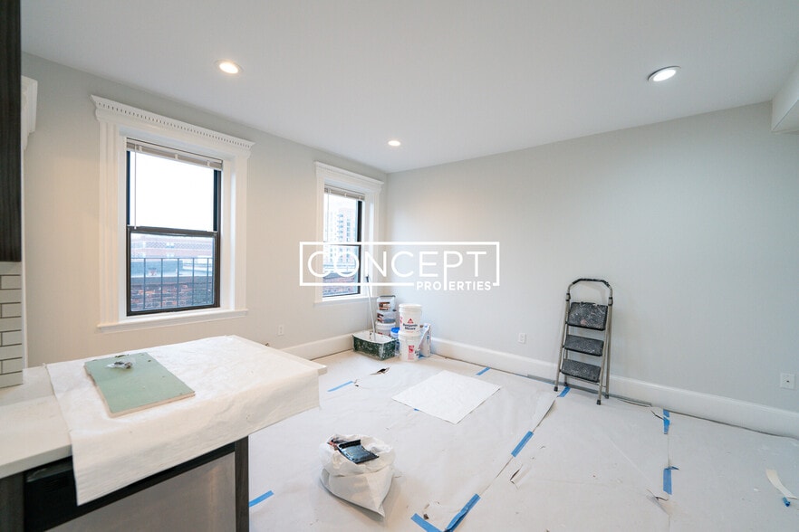 Building Photo - 11 Queensberry St