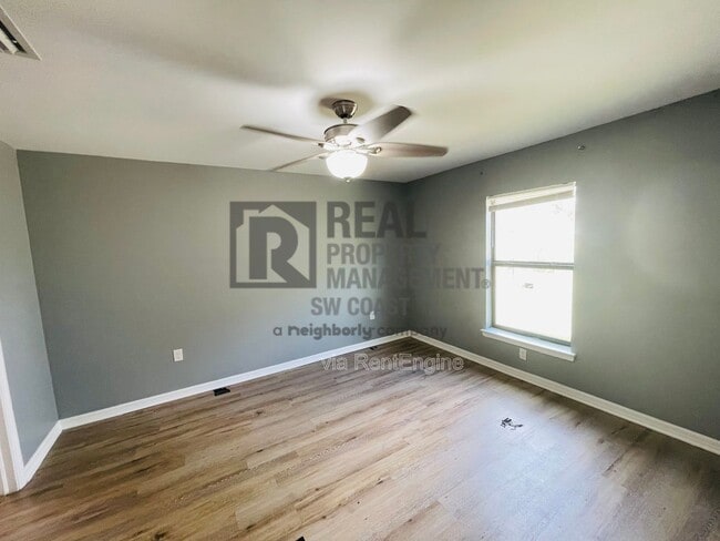 Building Photo - 443 Shadow Lakes Dr