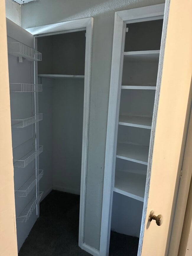 Building Photo - Fenced Yard