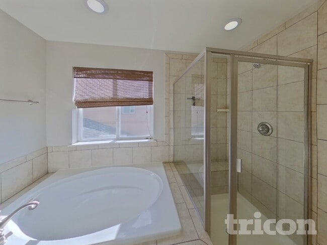 Building Photo - 7360 Blue Water Dr