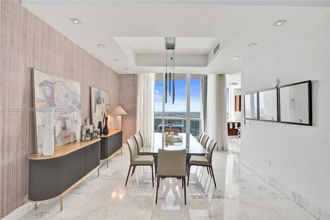 Building Photo - 16001 Collins Ave