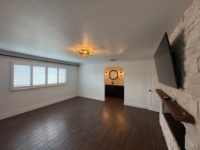 Building Photo - Spacious Vista Home with Large Lot, Designer Finishes & Guest Suite