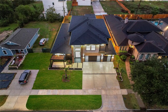 Primary Photo - 3902 Charleston St