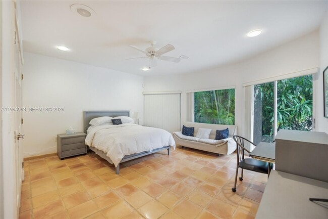 Building Photo - 278 S Island Rd