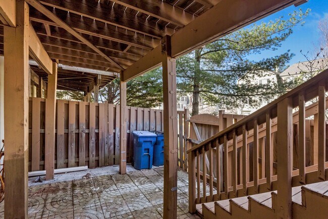 Building Photo - 8015 Merry Oaks Ln