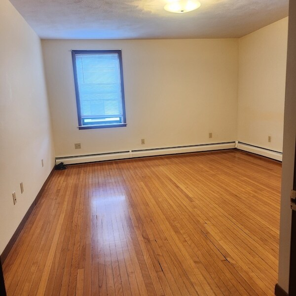 Building Photo - 83 Elm St