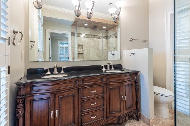 Building Photo - Gorgeous Riverfront home in Harbor Town