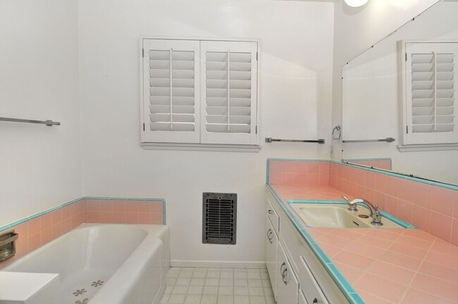 Building Photo - Centrally located in the heart of Orange