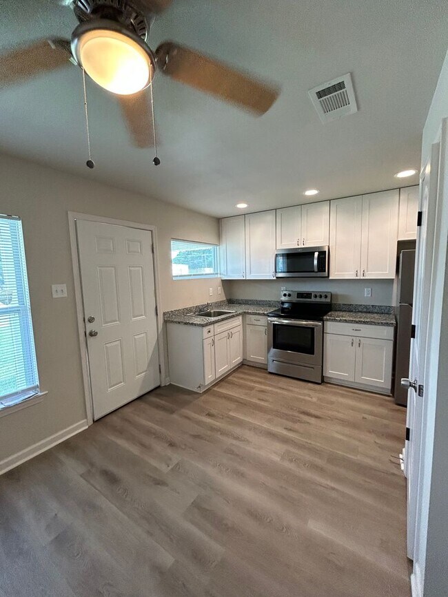 Building Photo - ckb532