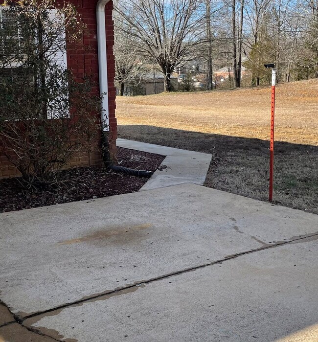 Building Photo - 176 Schools Dr