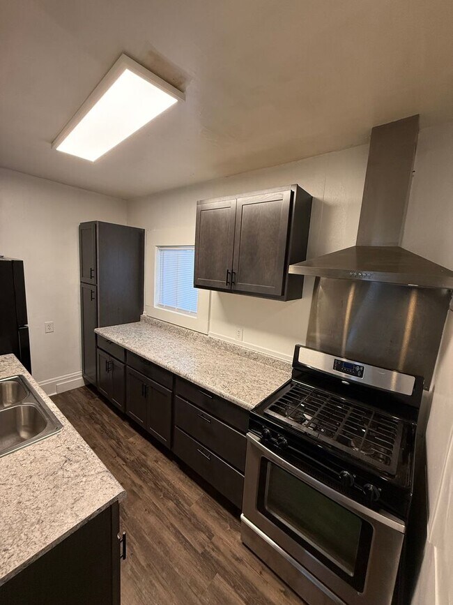 Building Photo - 314 Ives Ave