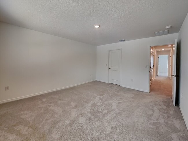 Building Photo - 159 Riverfront Wy