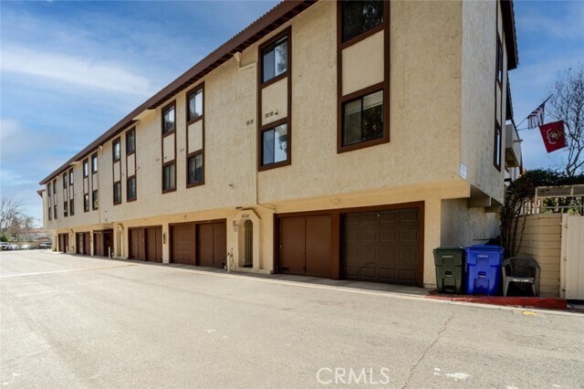 Building Photo - 18015 Sundowner Way