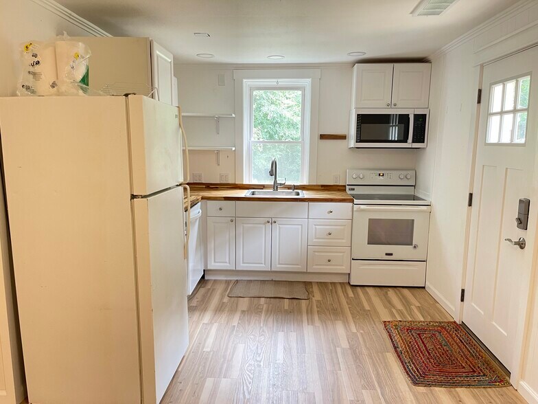 Building Photo - 43 Silopanna Rd