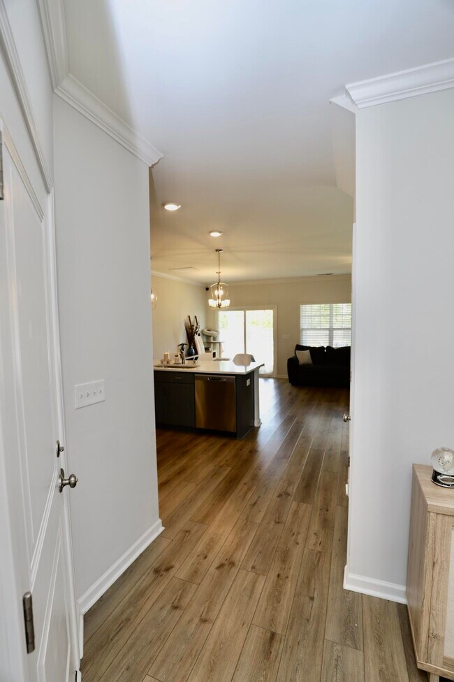 Building Photo - 1052 Ashcroft Cir