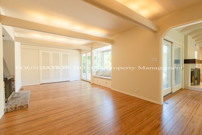 Building Photo - Upscale Country Club 3BD/2BA with BONUS Ro...
