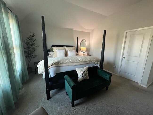 Building Photo - 225 Graver St