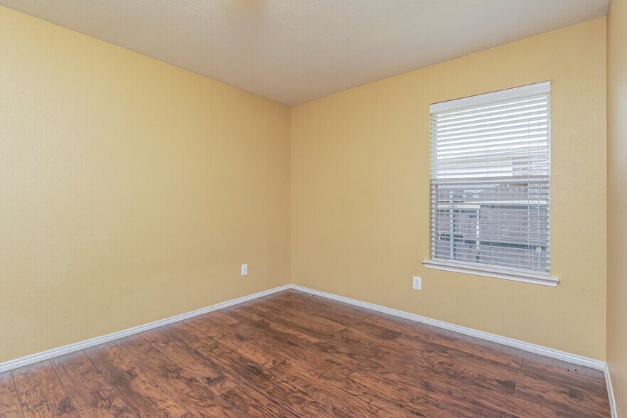 Building Photo - 2015 Woodhurst Trail