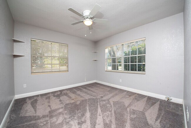Building Photo - Cute 3/2 House with 2-Car Garage near Lake Underhill/Downtown Orlando
