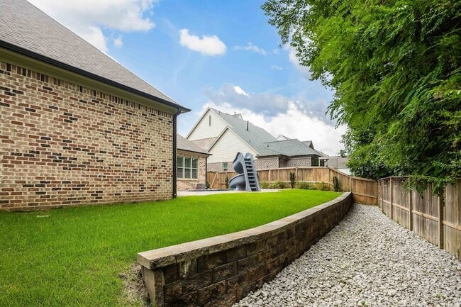 Building Photo - 1385 Belfair Dr