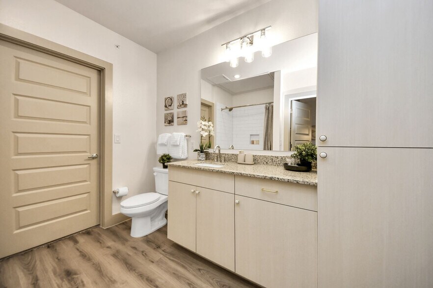 Building Photo - 18210 Park Row Blvd