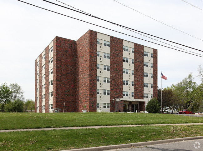 Building Photo - Poplar Court