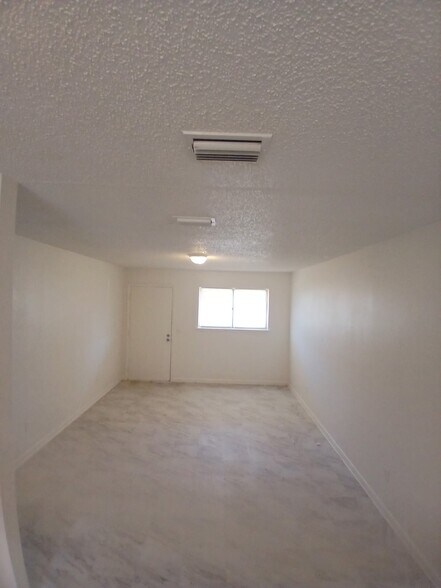 Building Photo - 100 Plum Ave