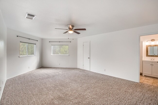 Building Photo - 3 Bedroom/2.5 Bathroom Hunters Chase Subdivision