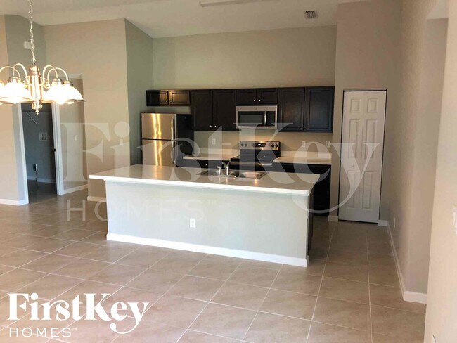 Building Photo - 2477 SW Aberdeen St