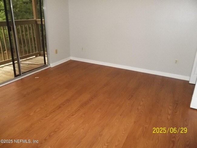 Building Photo - 2300 Twelve Oaks Dr