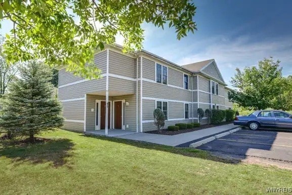 Primary Photo - 5 Stonington Ln
