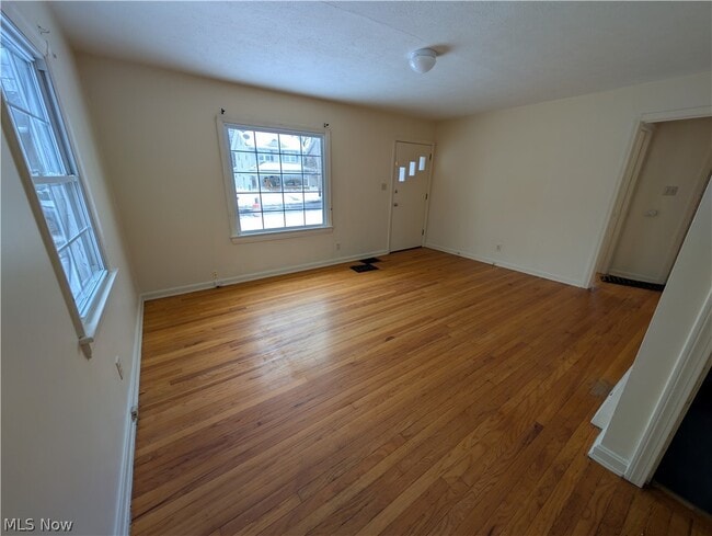 Building Photo - 637 E Wilbeth Rd