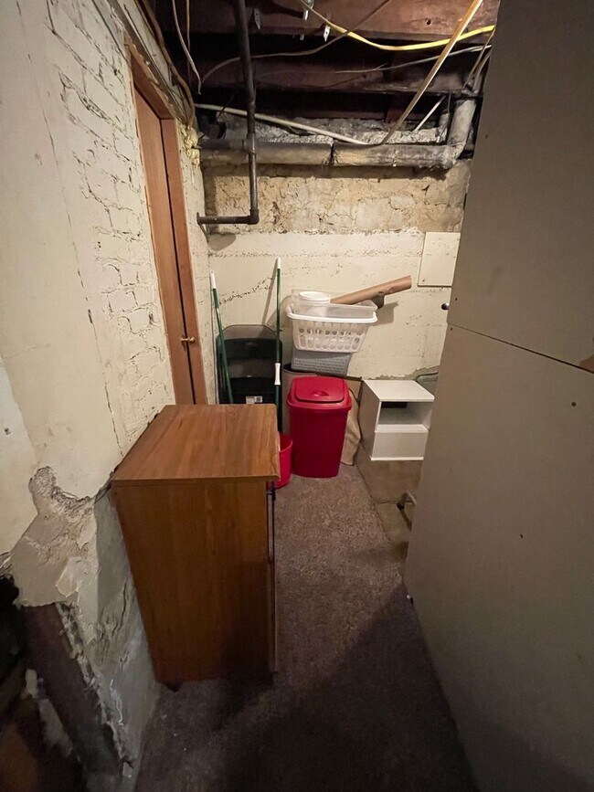 Building Photo - 40 N St E