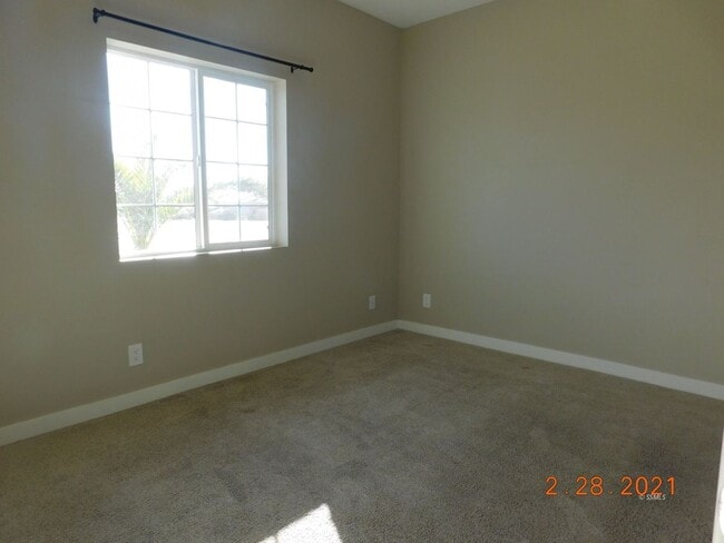 Building Photo - Beautiful 4 bed, 2.5 bath home AVAILABLE for RENT February 15th, 2026!